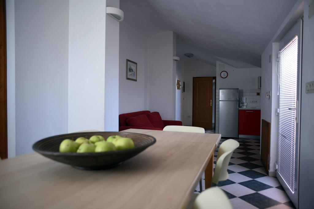 Apartments Ida Cres Exterior photo