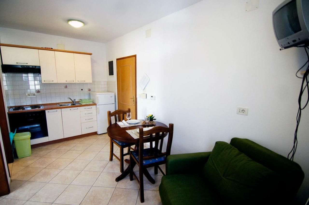 Apartments Ida Cres Exterior photo